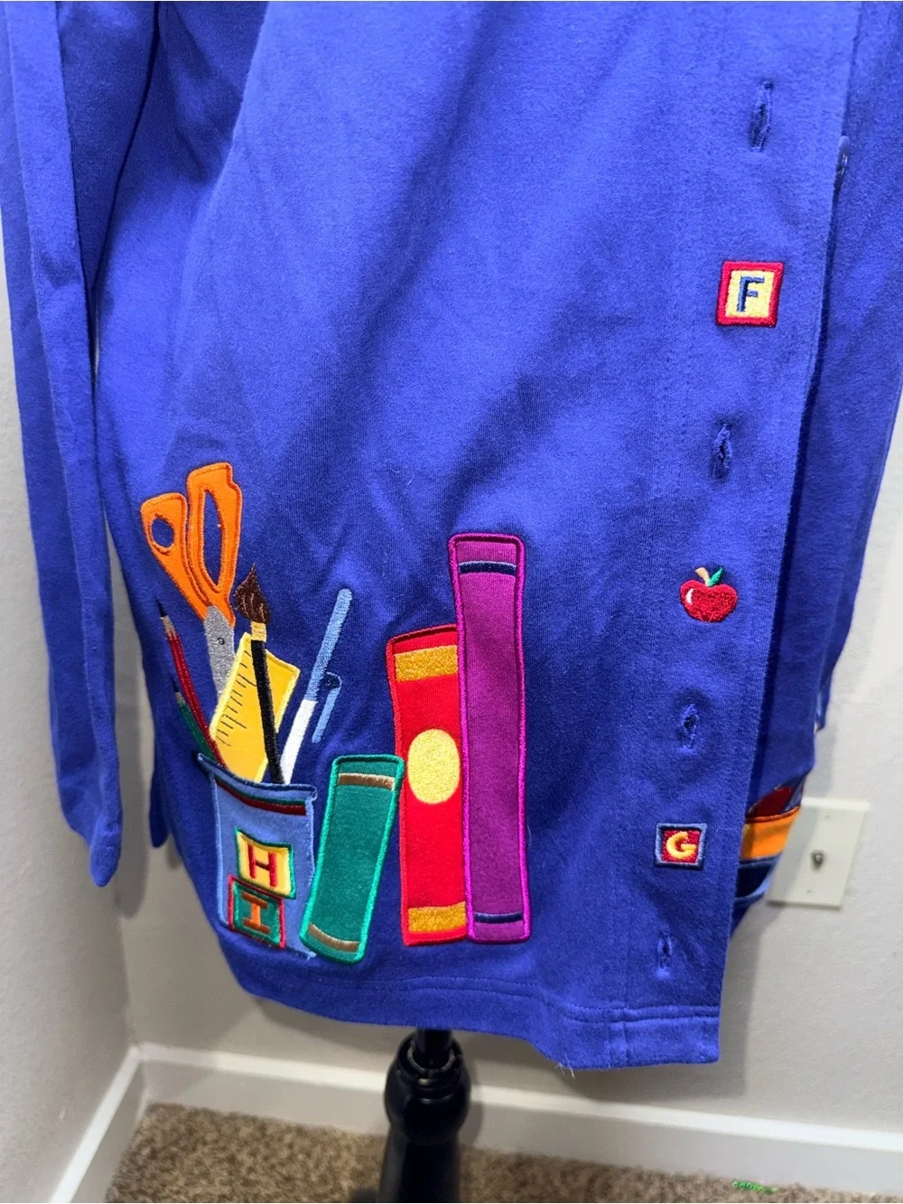 VTG Bechamel Teacher Core School Novelty Embroidered Cardigan S Royal Blue Apple